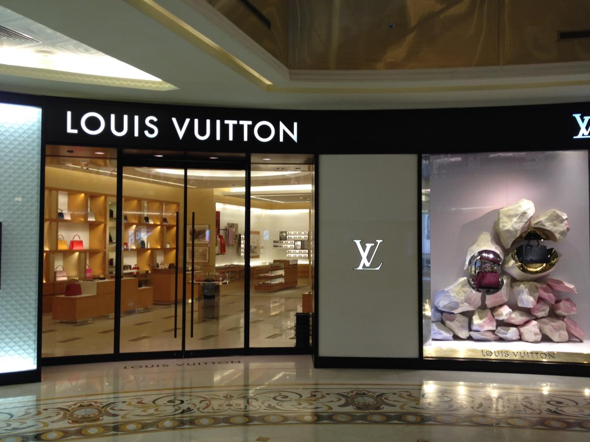 Luxury Mall Trang Tien Plaza
